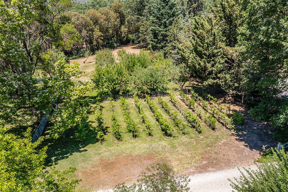 7785 Old Stage Road Central Point, OR 97502 - Photo 6 of 47 6