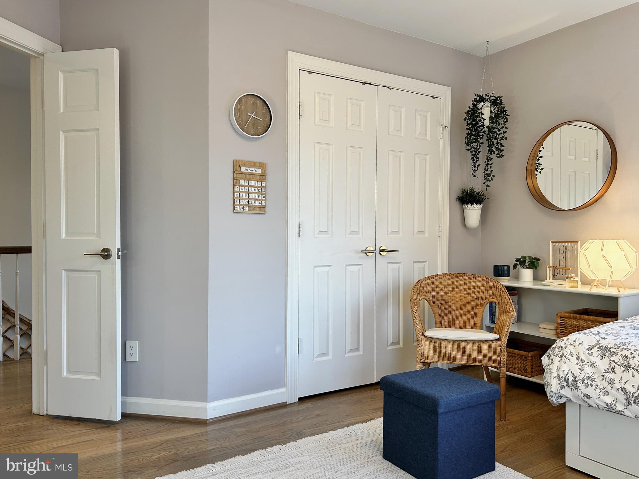 515 Chestertown Street Gaithersburg, MD 20878 - Photo 36 of 50 a living room with furniture and a mirror