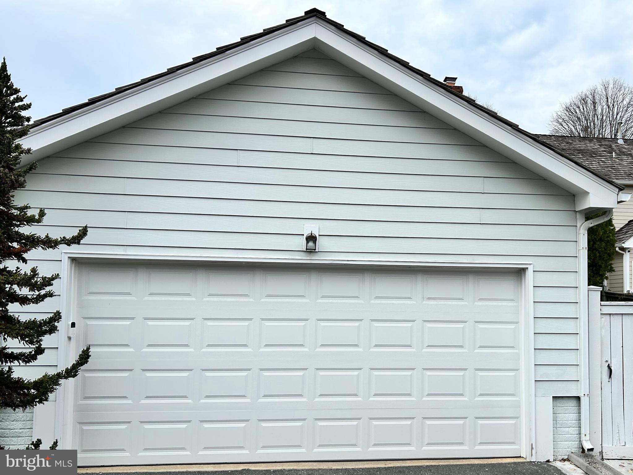 515 Chestertown Street Gaithersburg, MD 20878 - Photo 50 of 50 a small white building with a white roof