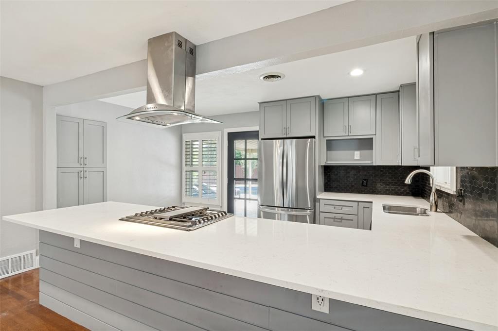 879 Peavy Road Dallas, TX 75218 - Photo 4 of 12