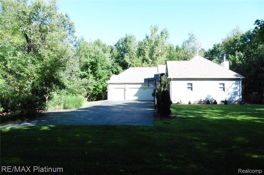4320 Center Road Linden, MI 48451 - Photo 18 of 25 Driveway.3