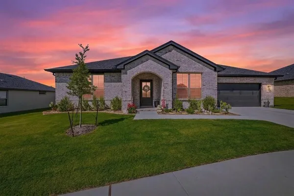 $385,000 | 127 Mesa Drive, Glen Rose, TX 76043