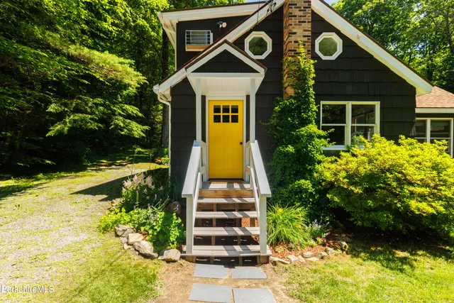 a house view with a outdoor space