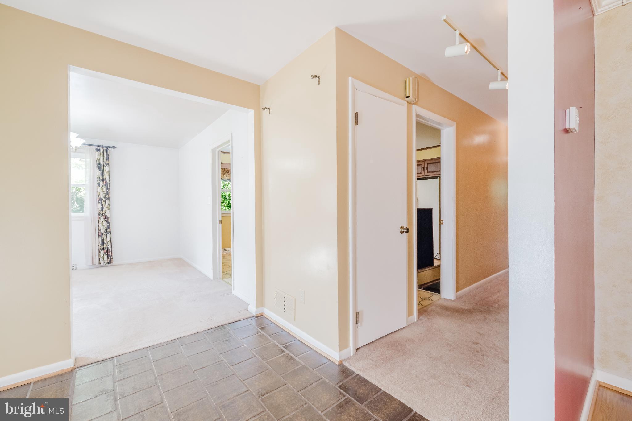 814 West Padonia Road Cockeysville, MD 21030 - Photo 6 of 28