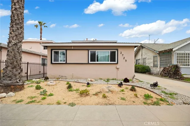 a view of white house with a outdoor space