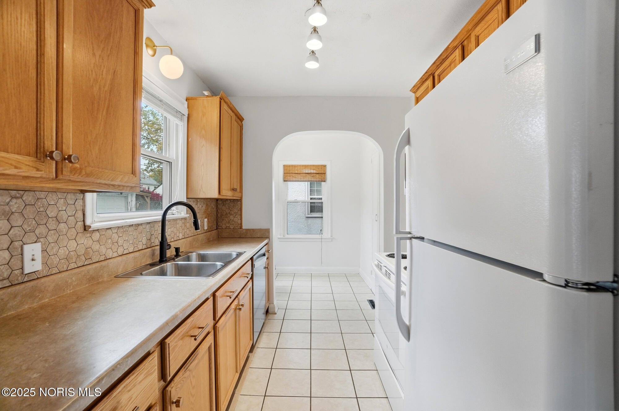 3739 Garrison Road Toledo, OH 43613 - Photo 15 of 38 094