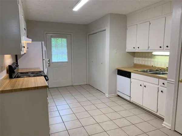 $975 | 120 Plum Orchard Road, Unit A, Covington, GA 30016