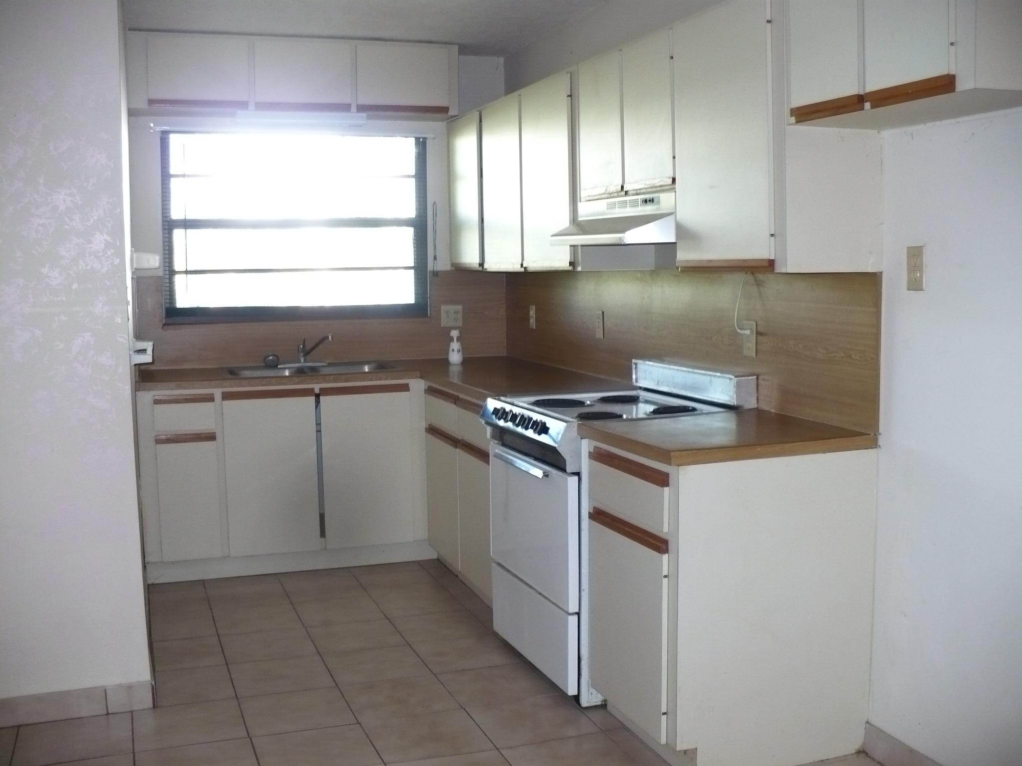 601 La Paloma Road Key Largo, FL 33037 - Photo 14 of 17 downstairs kitchen