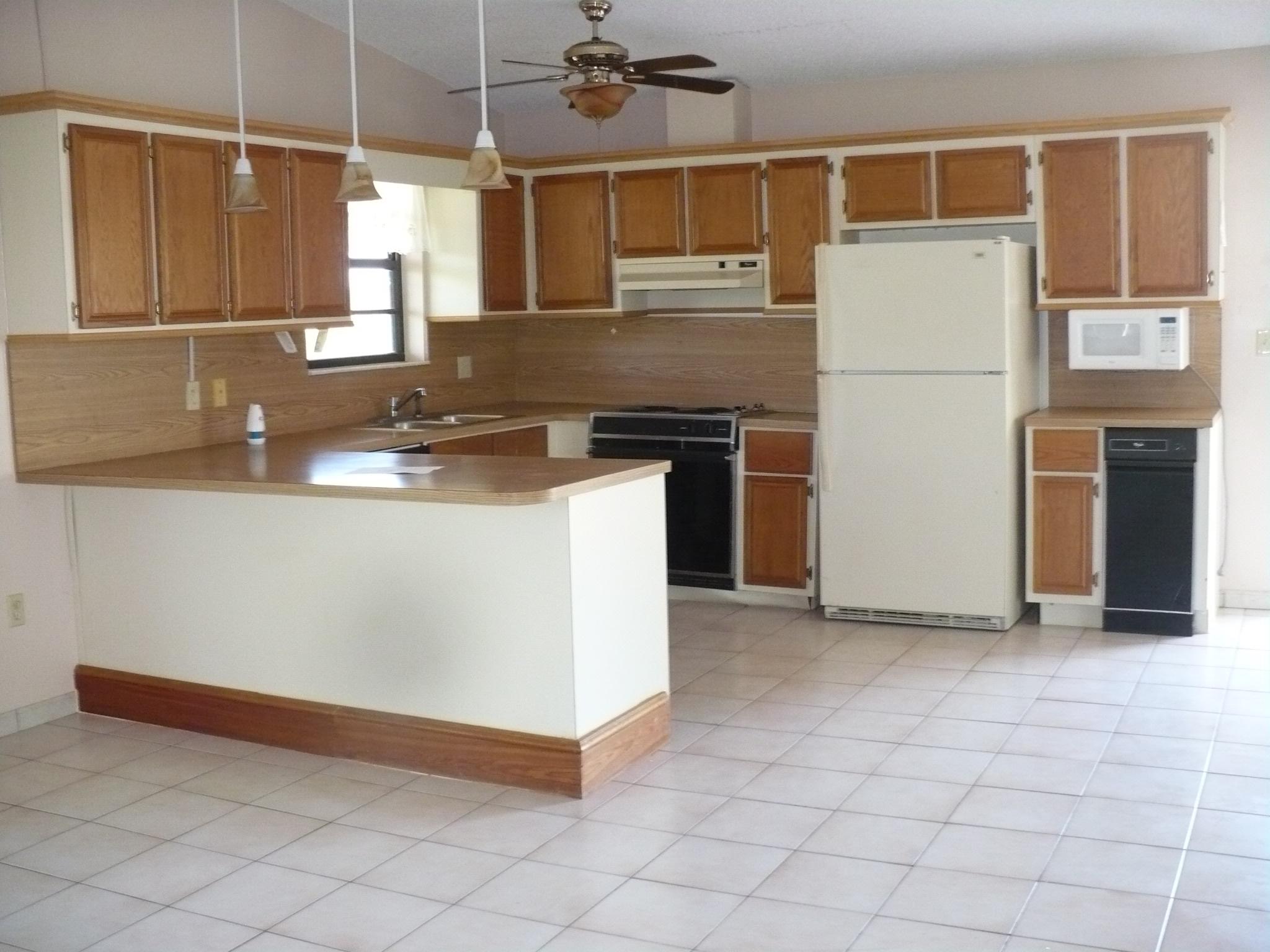 601 La Paloma Road Key Largo, FL 33037 - Photo 8 of 17 kitchen