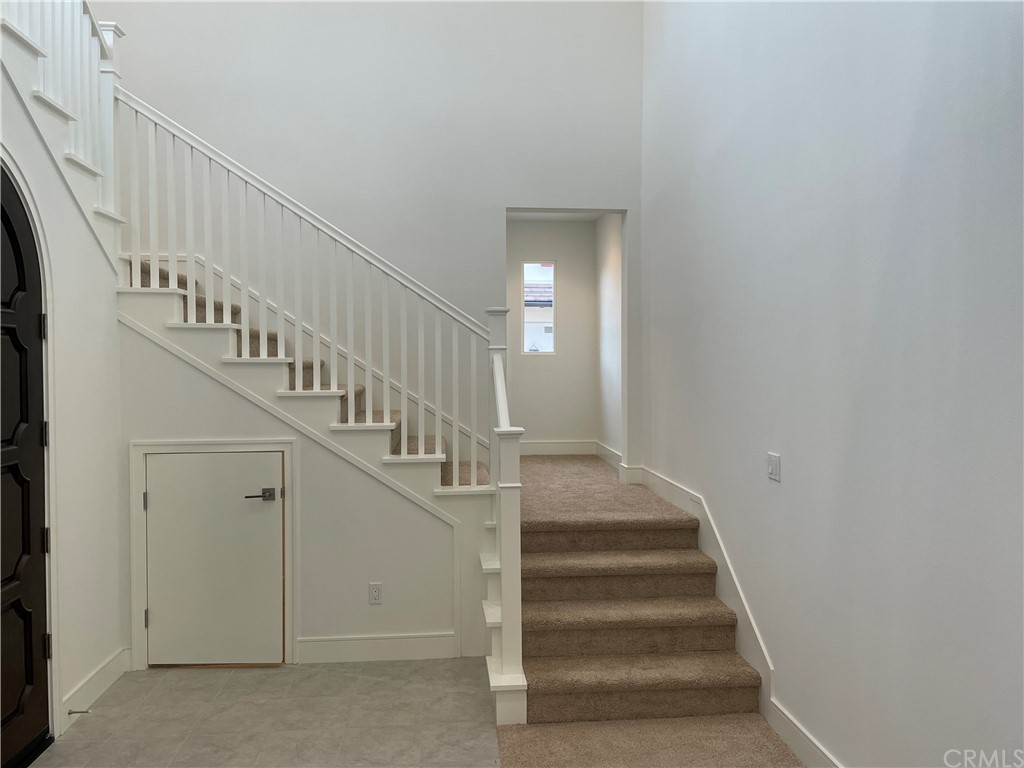 191 Oceano Irvine, CA 92602 - Photo 5 of 11 a view of entryway