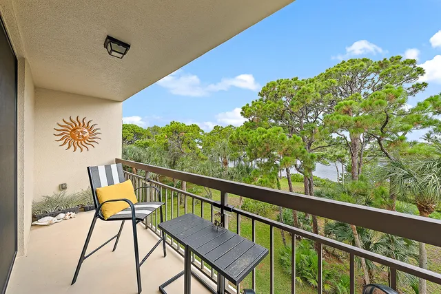 $585,000 | 2101 Marina Isle Way, Unit 404, Jupiter, FL 33477