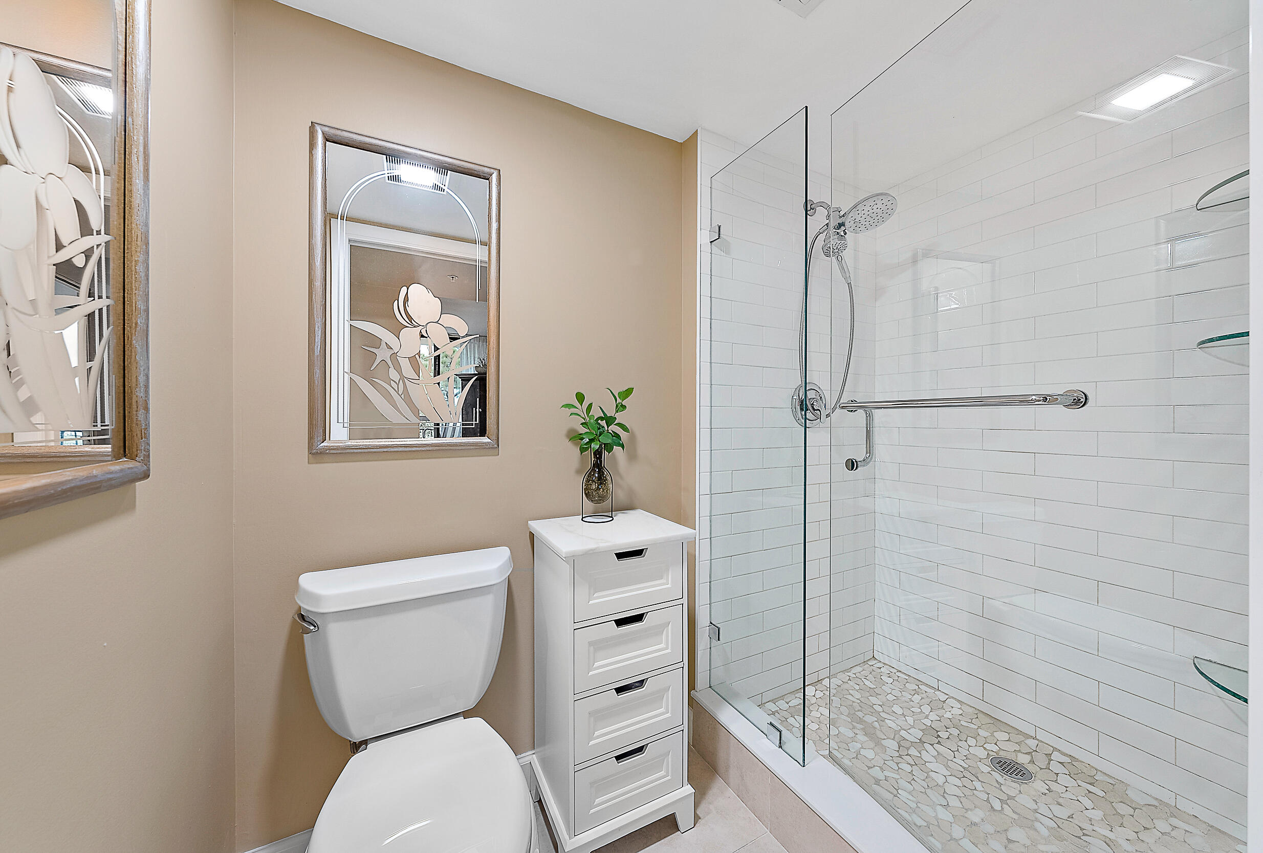 2101 Marina Isle Way, Unit 404 Jupiter, FL 33477 - Photo 10 of 29 Master Bathroom