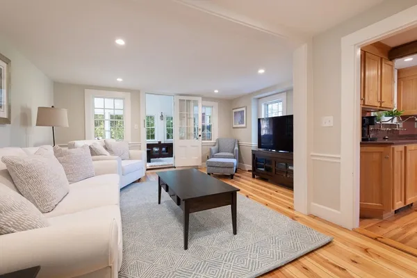 $2,250,000 | 823 Boston Post Road, Weston, MA 02493