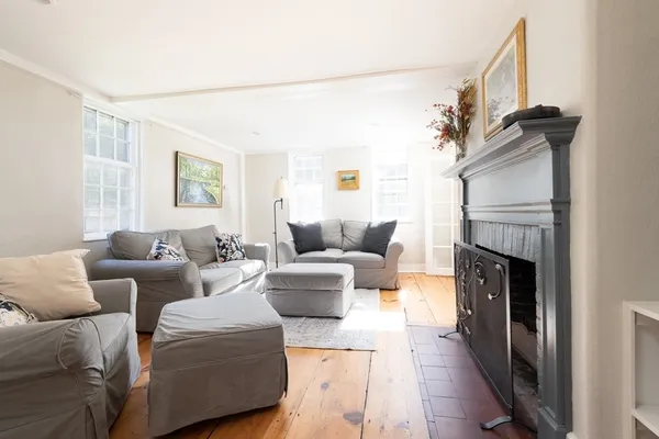 $2,250,000 | 823 Boston Post Road, Weston, MA 02493