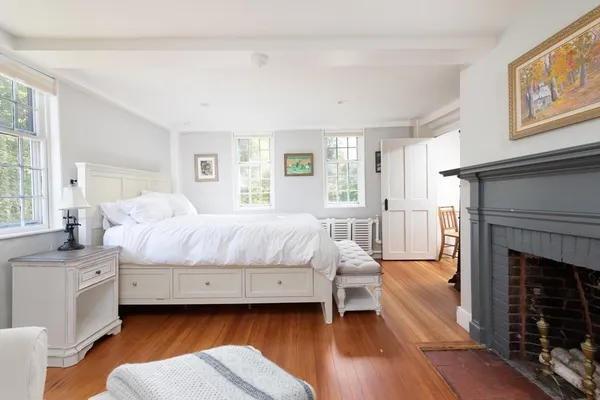 $2,250,000 | 823 Boston Post Road, Weston, MA 02493