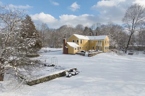 $3,250,000 | 823 Boston Post Road, Weston, MA 02493