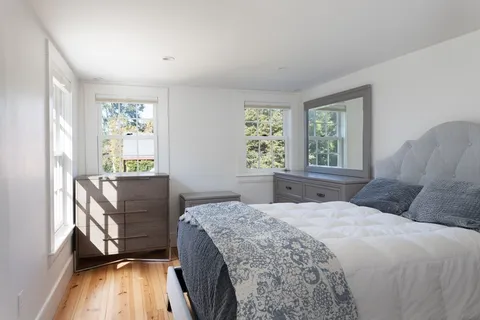 $2,250,000 | 823 Boston Post Road, Weston, MA 02493