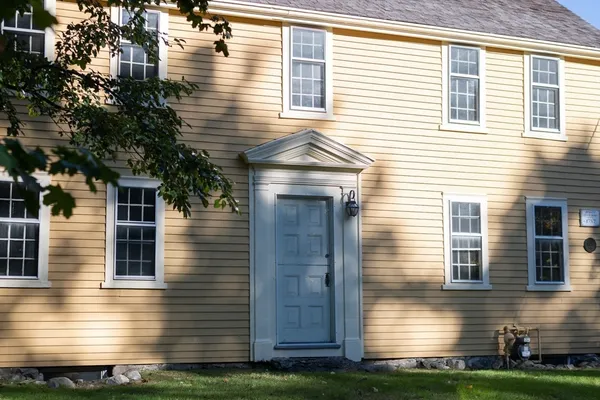 $2,250,000 | 823 Boston Post Road, Weston, MA 02493