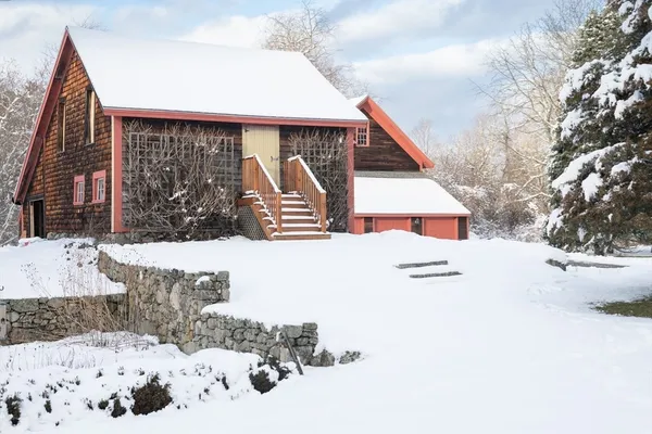 $2,250,000 | 823 Boston Post Road, Weston, MA 02493