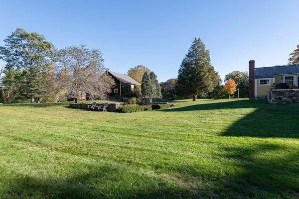 $2,250,000 | 823 Boston Post Road, Weston, MA 02493