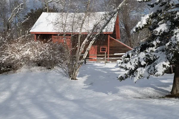 $2,250,000 | 823 Boston Post Road, Weston, MA 02493