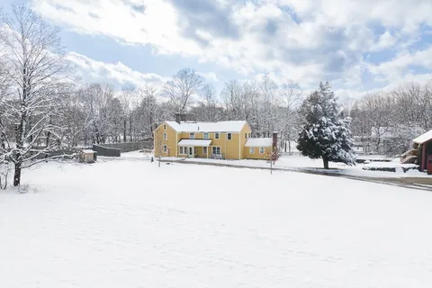 $2,250,000 | 823 Boston Post Road, Weston, MA 02493