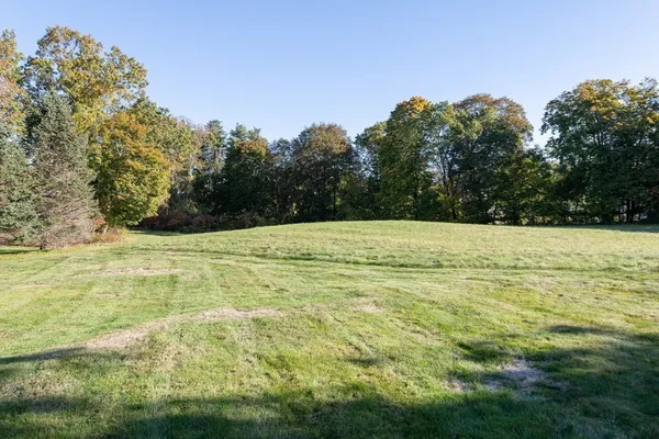 $2,250,000 | 823 Boston Post Road, Weston, MA 02493