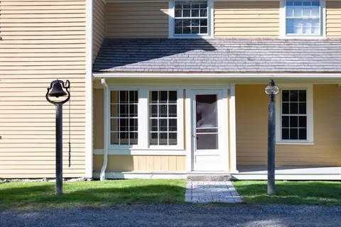 $2,250,000 | 823 Boston Post Road, Weston, MA 02493