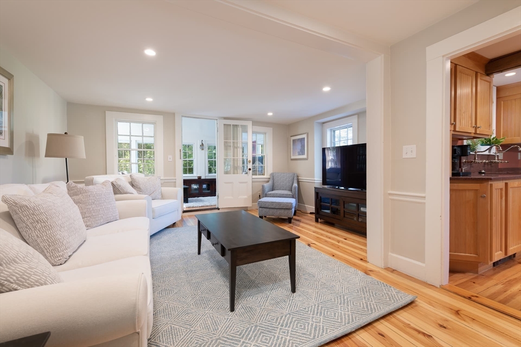 823 Boston Post Road Weston, MA 02493 - Photo 9 of 42