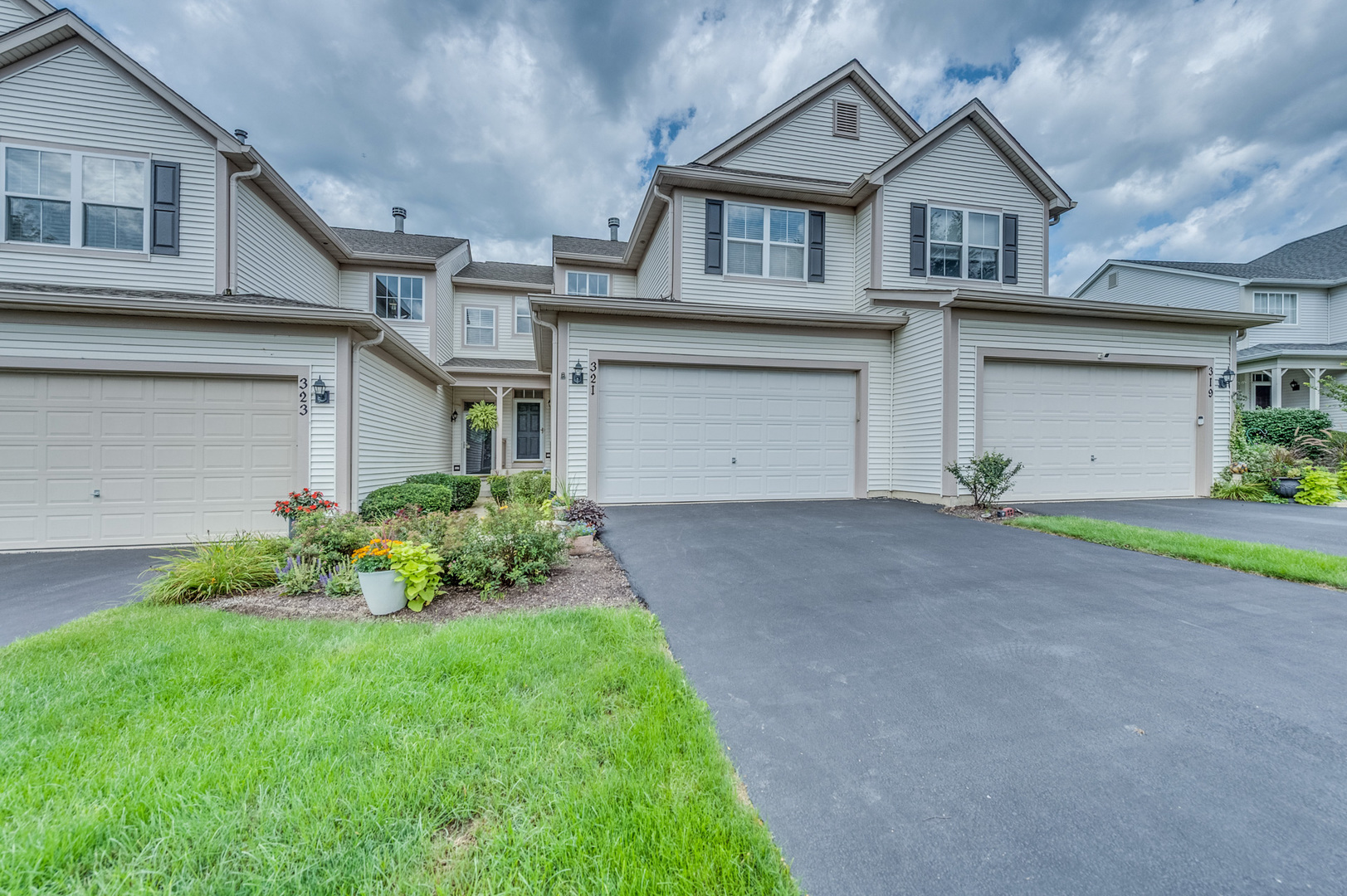 321 Grand Ridge Road, Unit 321 St. Charles, IL 60175 - Photo 1 of 36 Gallery Image 1