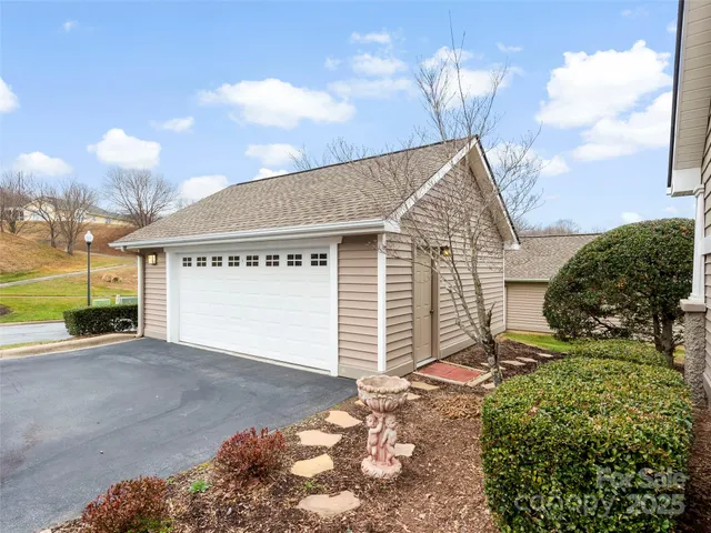 $441,000 | 3901 Wood Duck Way, Hendersonville, NC 28792