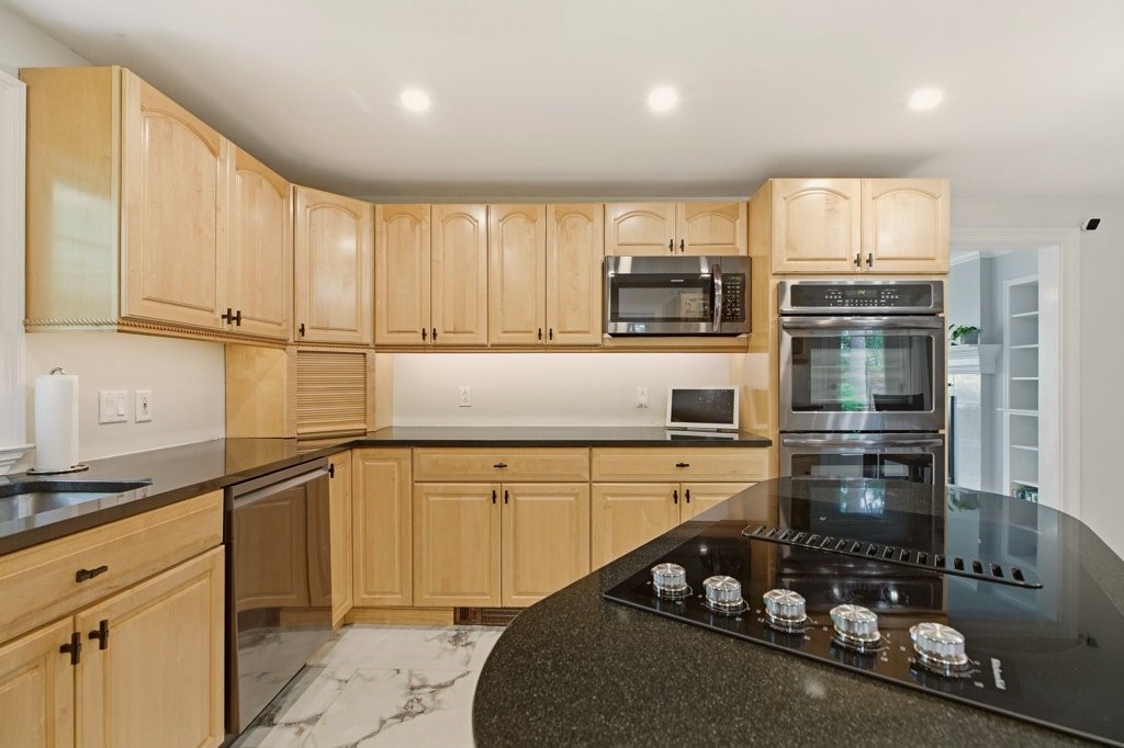 78 Grand View Road East Greenwich, RI 02818 - Photo 16 of 47