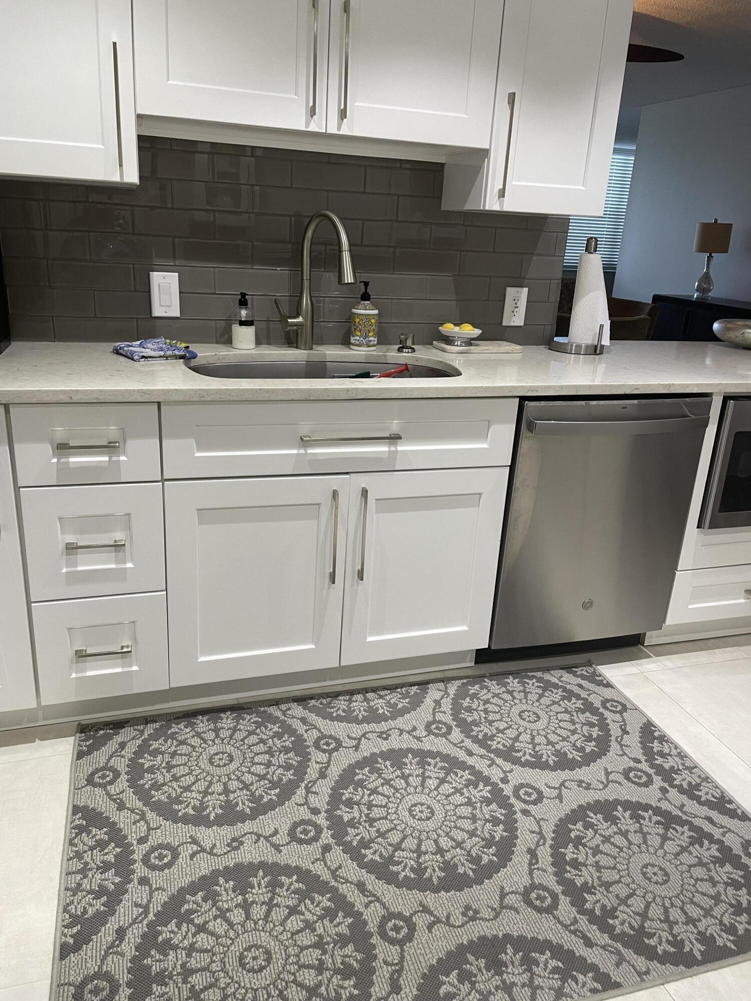 5340 Northwest 2nd Avenue, Unit 229 Boca Raton, FL 33487 - Photo 10 of 50 Kitchen