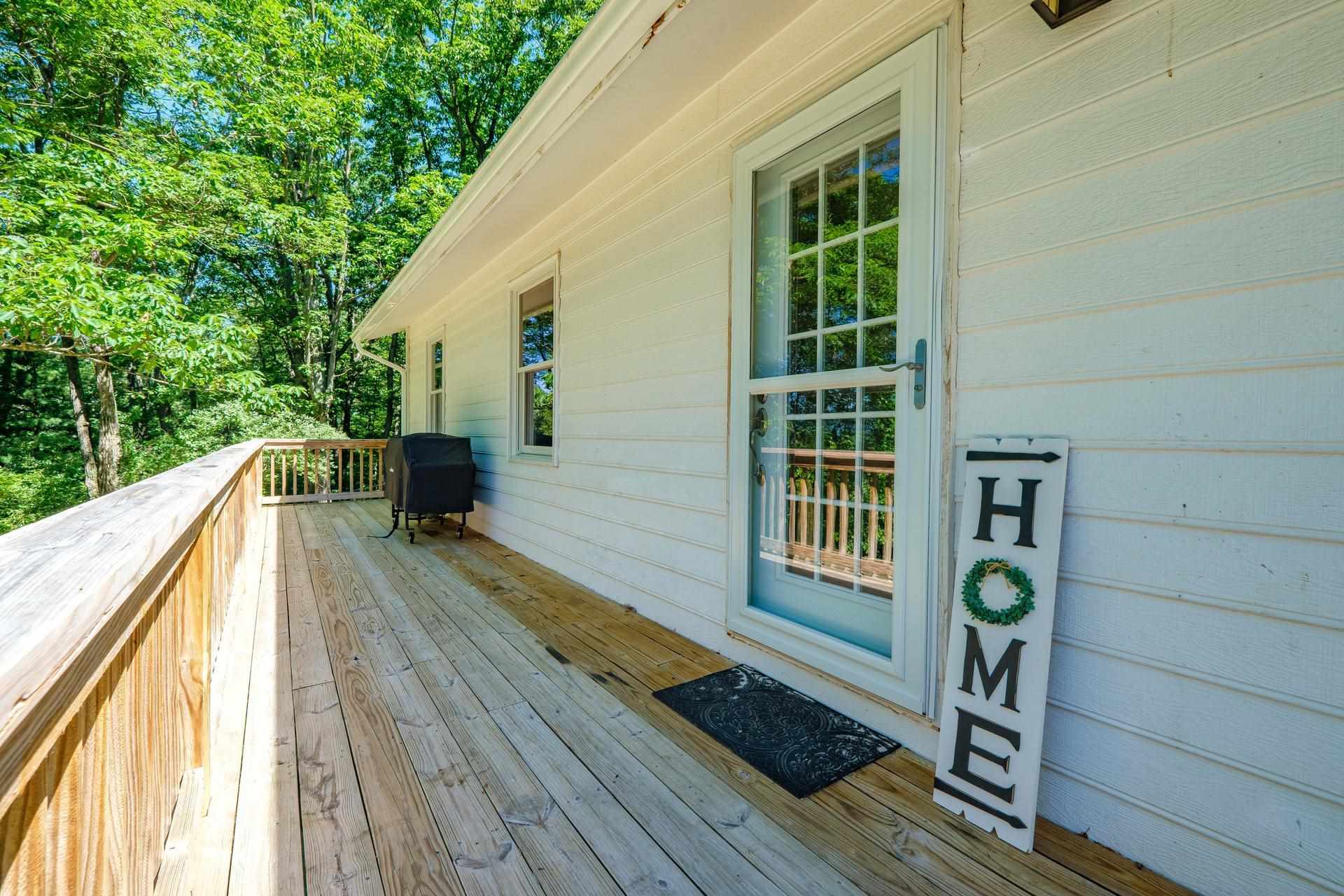 577 Union Church Road Churchville, VA 24421 - Photo 27 of 35 a view of balcony with wooden floor and fence
