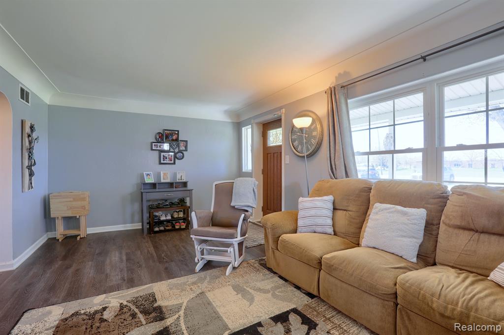 400 Range Road Marysville, MI 48040 - Photo 5 of 30