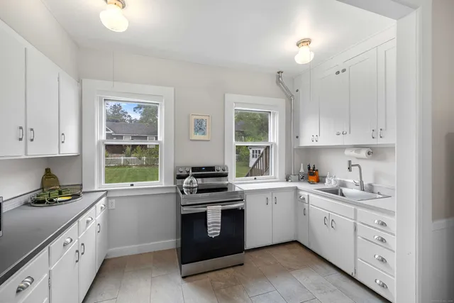 $750,000 | 16 Prospect Hill Road, Groton, CT 06340