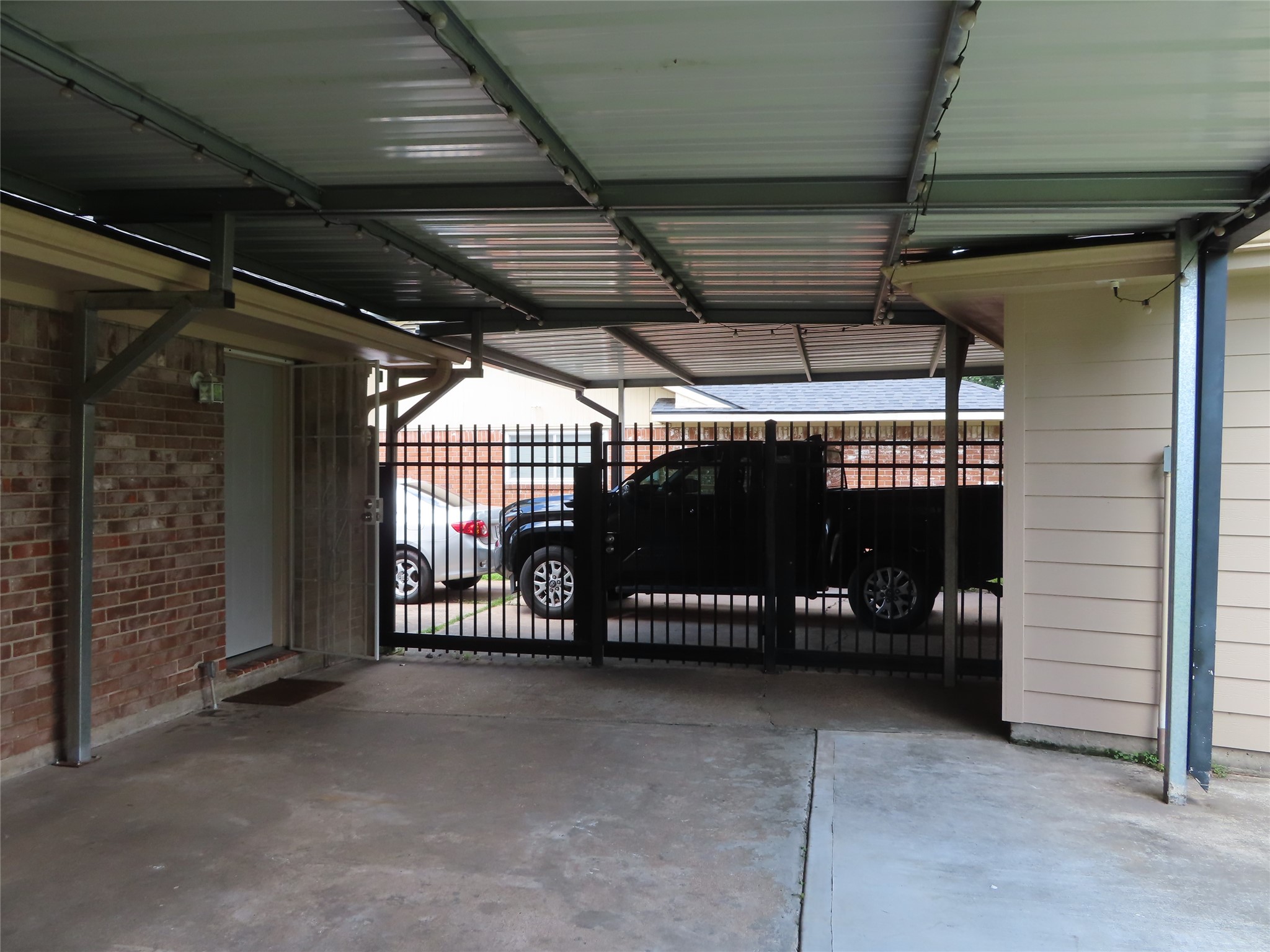 14207 Foxford Way Houston, TX 77015 - Photo 17 of 24 Iron Gate for security & privacy