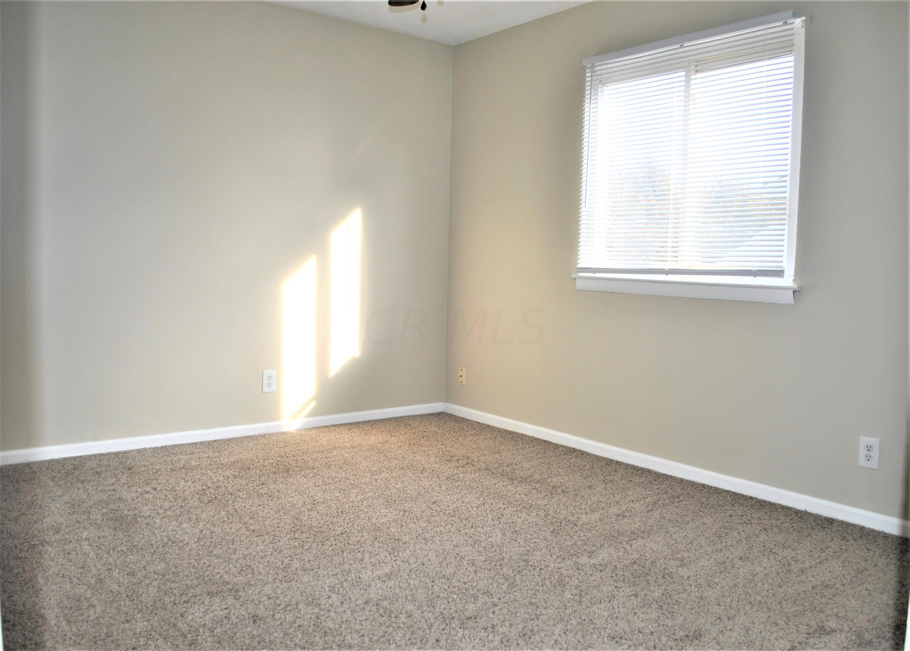 252 East Alcott Road Columbus, OH 43207 - Photo 14 of 21 Living Room