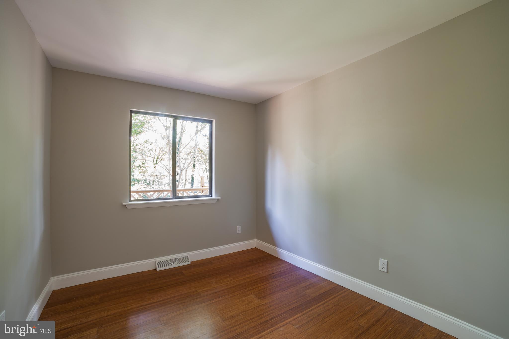 239 Beachwood Road Pasadena, MD 21122 - Photo 15 of 30 Gallery Image 15