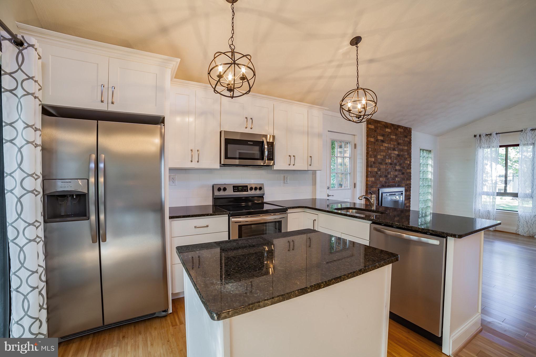 239 Beachwood Road Pasadena, MD 21122 - Photo 3 of 30 Gallery Image 3