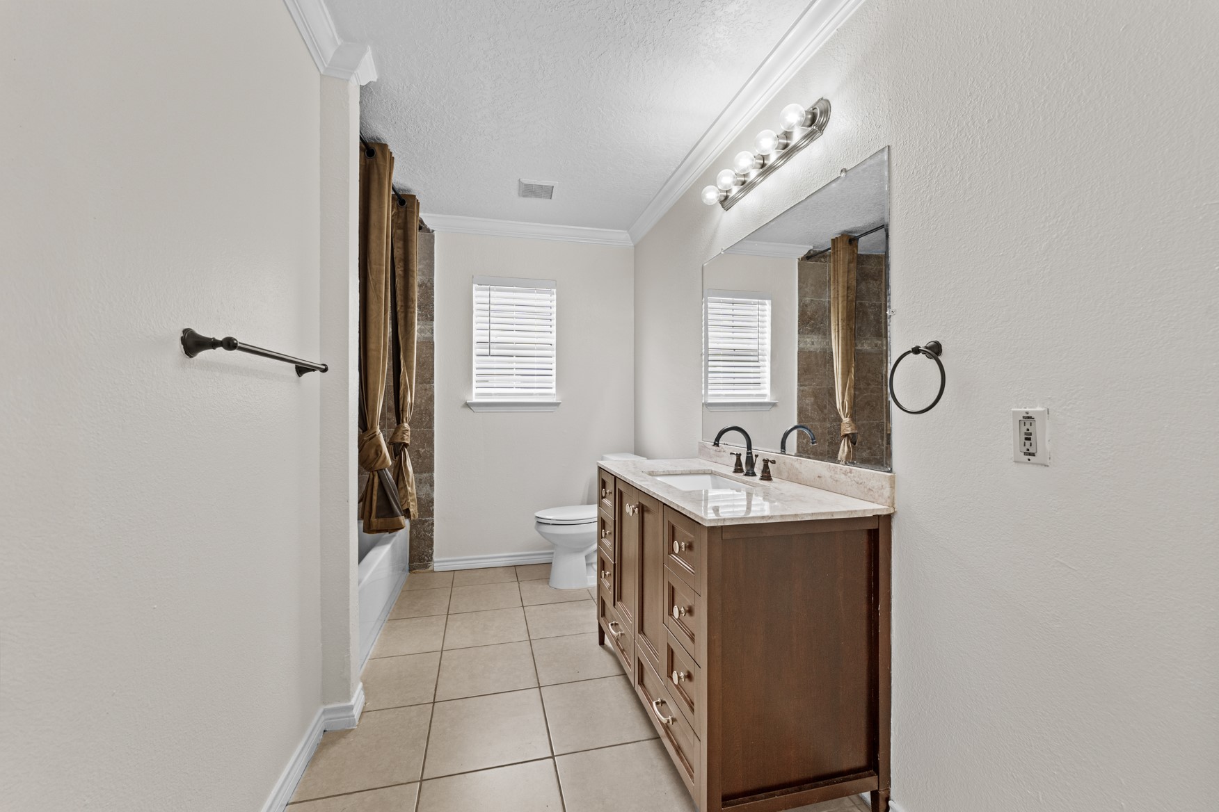 842 East 29th Street Houston, TX 77009 - Photo 15 of 24