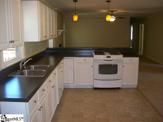 207 Gravley Road Greer, SC 29651 - Photo 3 of 25 Gallery Image 3