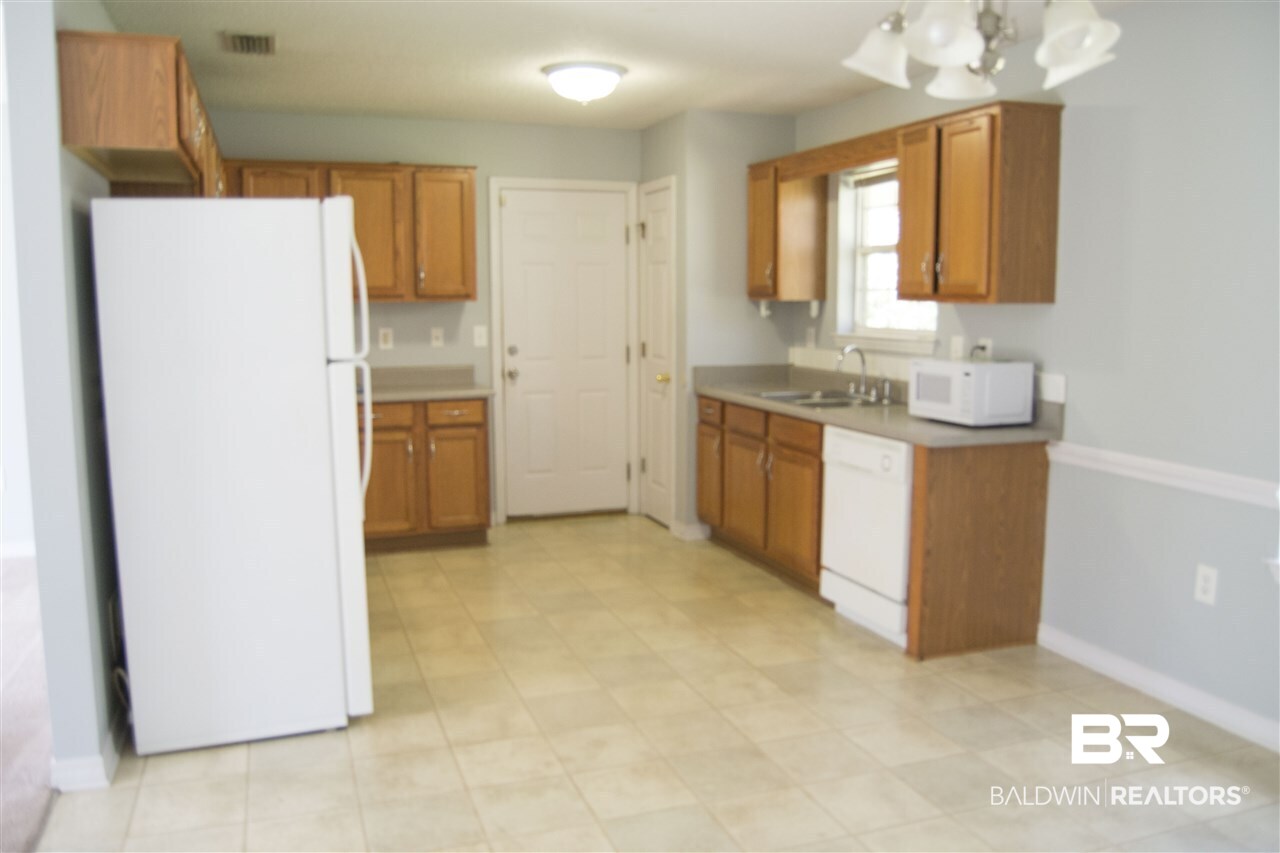 411 Hamilton Boulevard Foley, AL 36535 - Photo 29 of 34