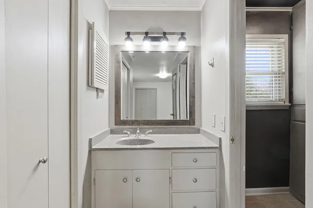 $450,000 | 811 Nixon Street, Lockhart, TX 78644