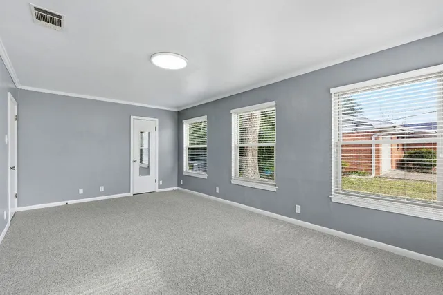 $450,000 | 811 Nixon Street, Lockhart, TX 78644