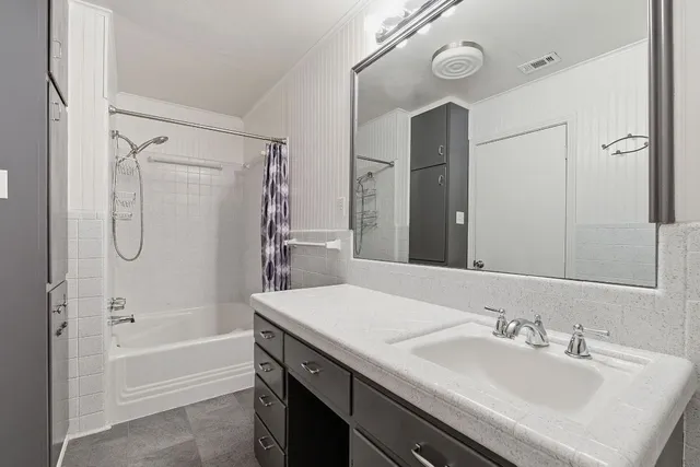 $450,000 | 811 Nixon Street, Lockhart, TX 78644