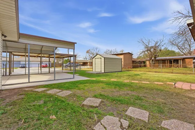 $450,000 | 811 Nixon Street, Lockhart, TX 78644
