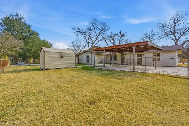 $450,000 | 811 Nixon Street, Lockhart, TX 78644