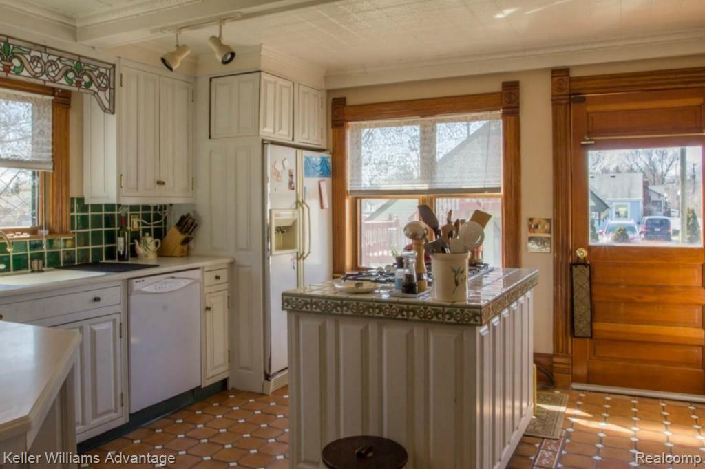 409 East Clinton Street Howell, MI 48843 - Photo 8 of 32 8_e clinton_409.jpg