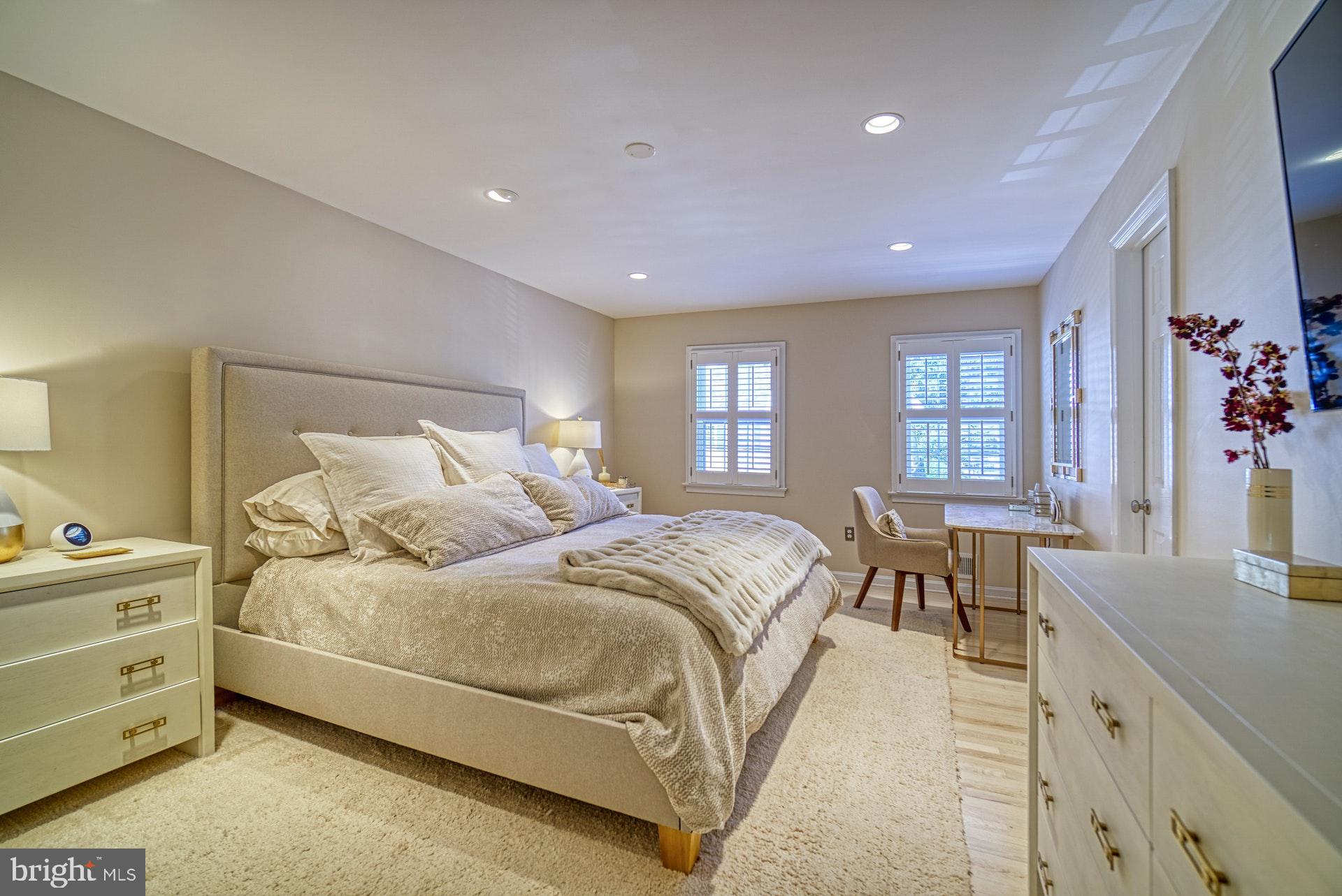 6745 Towne Lane Road McLean, VA 22101 - Photo 13 of 37 Owners Suite,soothing tones, today's best features